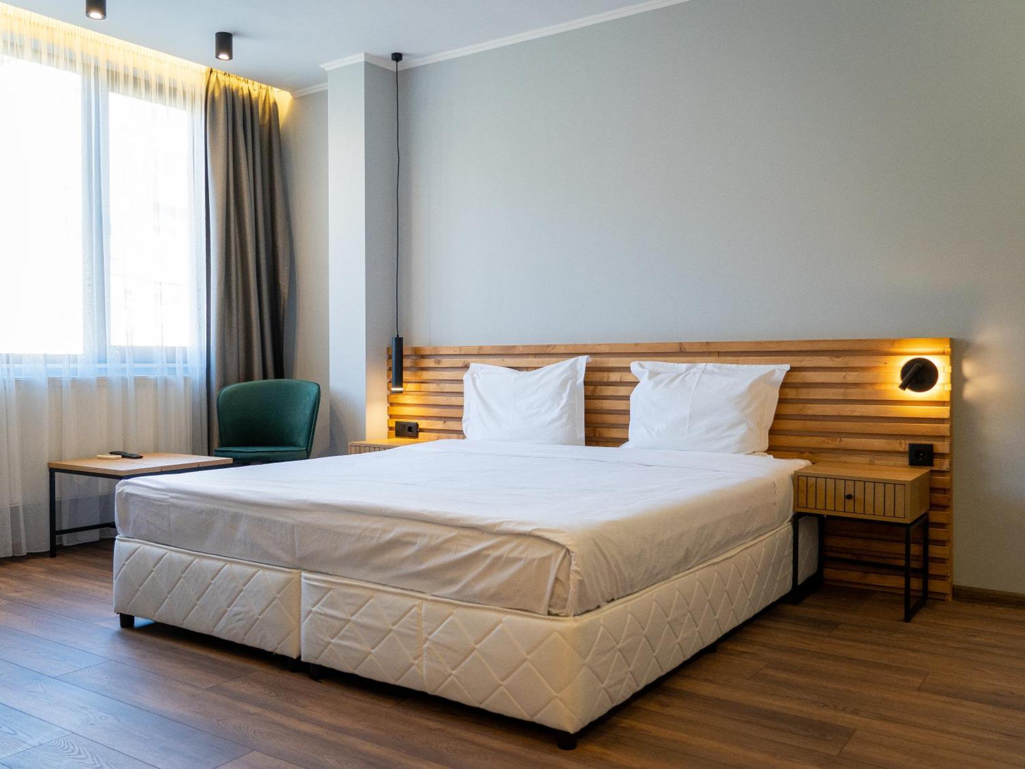 Family Hotel Pak Tam Karlovo Eksteriør billede