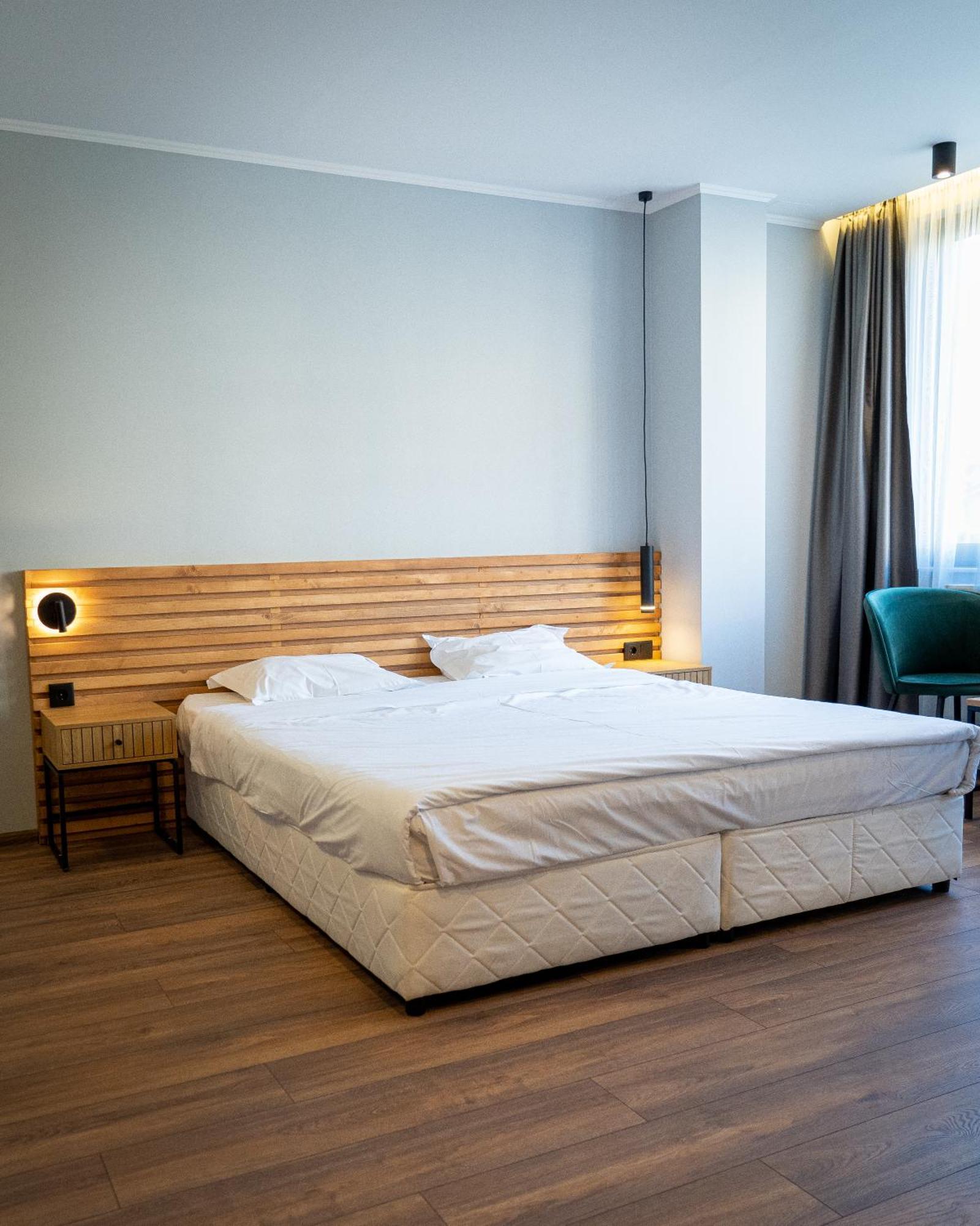 Family Hotel Pak Tam Karlovo Eksteriør billede